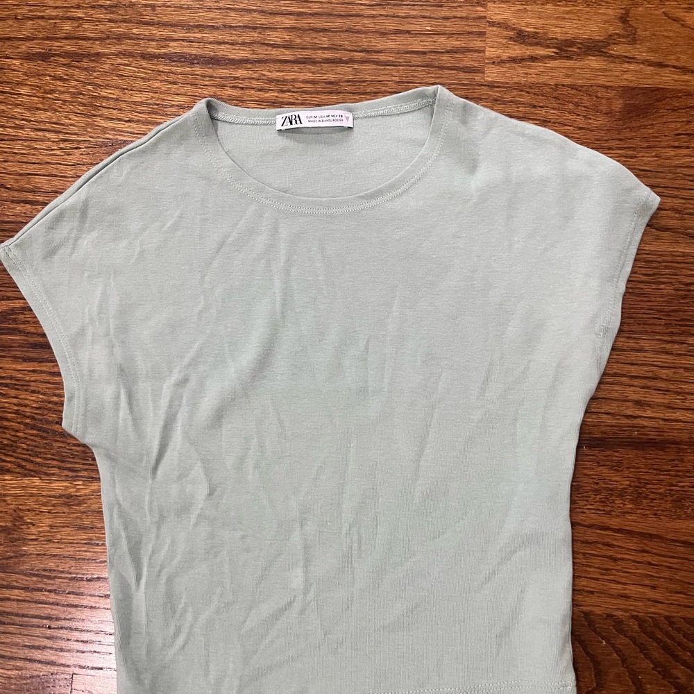 Zara Women's Light Green Short Sleeve Tee